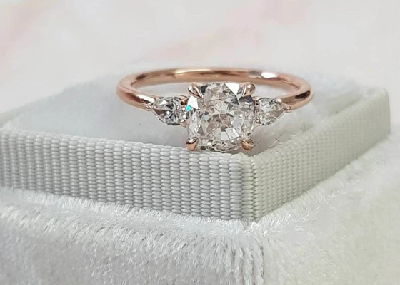 Greifereinstellung Kissen schnitt Diamond Ring mit 8×8mm Stein-Soem 3