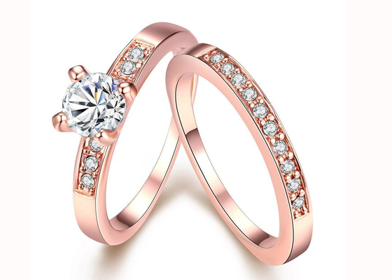 Soem Rose Gold Engagement And Wedding Ring Set mit Stein 0.44CT 5mm