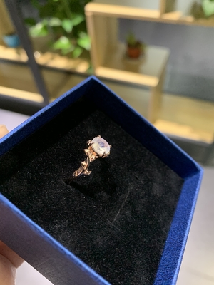 Blatt-Blumen-Rundschnitt 14K Rose Gold Moonstone Wedding Rings