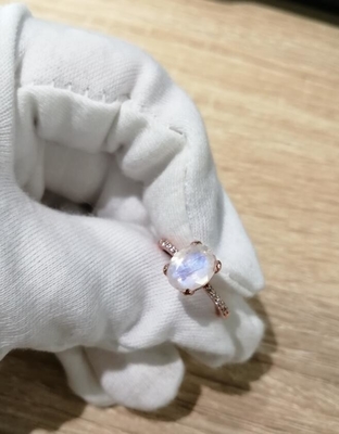 Oval des Weißgold-14K schnitt Ringe Moonstone-Verpflichtungs-Frauen-Jahrestags-Ring Withs CZ