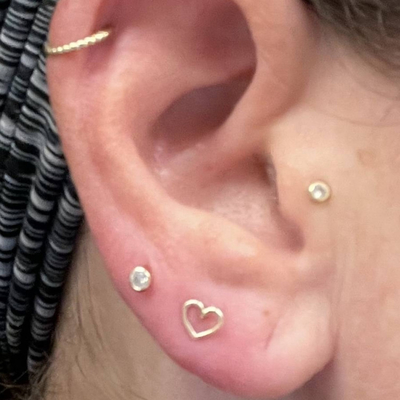 Gold 14K umriß Herz-Ohr-Durchdringen-Schmuck verlegten Flachrücken-Bolzen