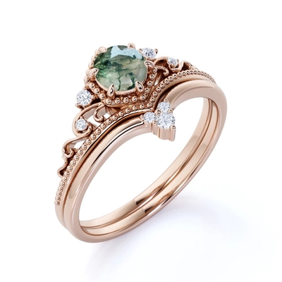 Mit Filigran geschmücktes Karat Chevron-Tiara 0,6 Rundschnitt Moss Green Agate und CZ-Hochzeit Ring Set in Rose Gold