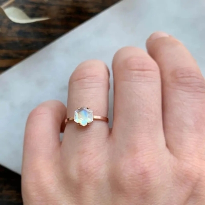 Echte Moonstone Schmuck-Köstlichkeits-natürlicher Regenbogen-Moonstone-Ring Rose Gold Hexagon Shaped Weddings