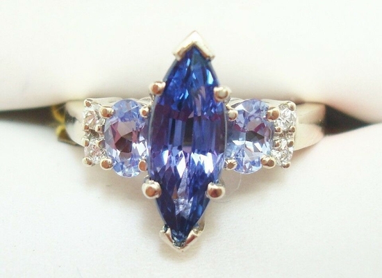 6,02 natürliches blaues Tanzanite festes Weißgold CTW Ring-18K