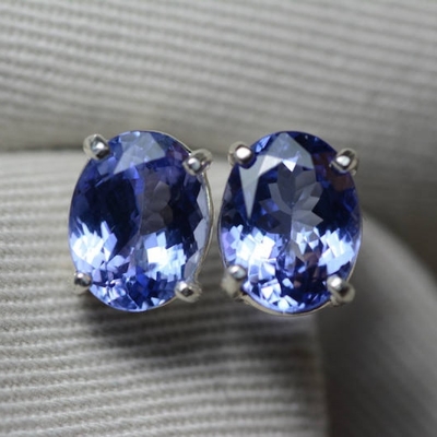 Oval des Weißgold-14k echte natürliche Tanzanite-Ohrringe mit CZ