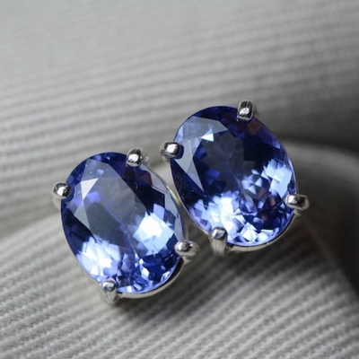 Oval des Weißgold-14k echte natürliche Tanzanite-Ohrringe mit CZ
