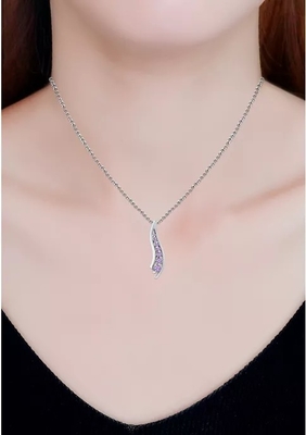 1/3 ct. t.w. Reise-hängende Halskette des Amethyst-7-Stone in Sterling Silver