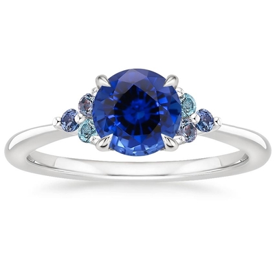Labor hergestellte Sapphire Capella Three Stone Lab CZ Ring Set mit 9x7mm blaues ovales Labor hergestelltem Saphir