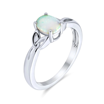 Ovaler Labor-geschaffener Opal Celtic Love Knot Side-Akzent-Ring in Sterling Silver
