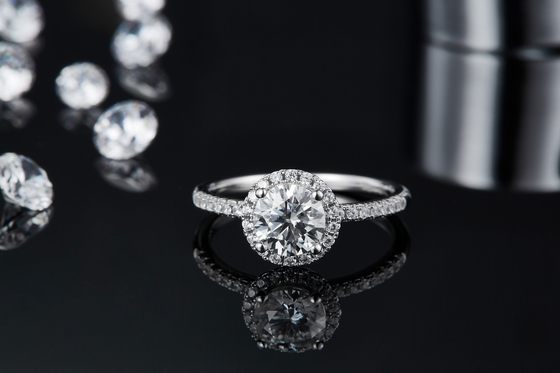 925 Sterling Silver Jewelry Diamond Moissanite-Verlobungsringe ringsum geformten köstlichen Band-Ring