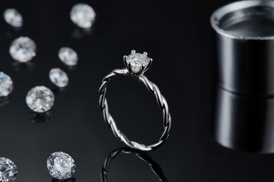 Moissanite-Verpflichtung für Frauen-Ring Set Diamonds And Sapphire-Hochzeits-Band-Weißgold pflastern