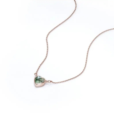 925 silbernes einfaches natürliches Licht glänzendes elegantes grünes Herz geformter Moss Agate Necklace For Sale