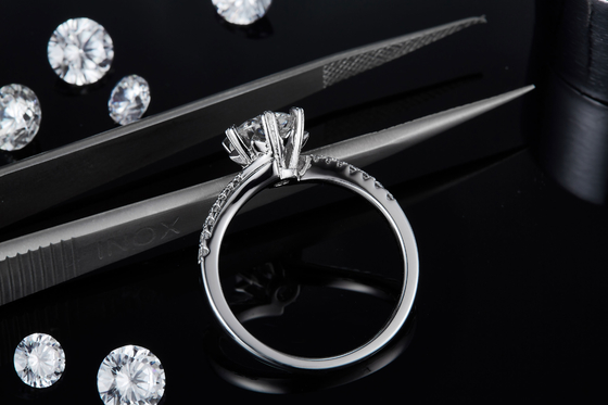 1.30CT weiße Moissanite und Sapphire Platineve Diamonds Jewelry-Verpflichtungs-Frauen schellen