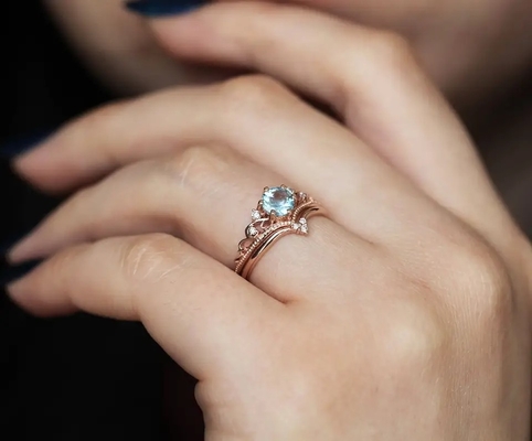 Empfindliche S925 Rose Gold Plated Natural Round formen aquamarinen Ring Women Jewelry