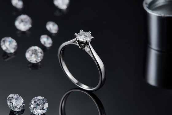 Unbedeutendes Heiratssilber Ring Round Cut White Moissanite CZ des schmuck-9K