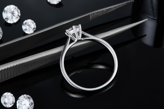 Unbedeutendes Heiratssilber Ring Round Cut White Moissanite CZ des schmuck-9K