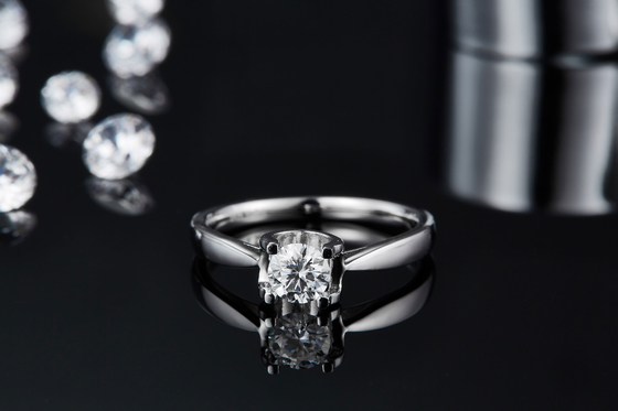 Quadrat weißer silberner Ring Moissanite 9K unbedeutender Heiratsschmuck CZ