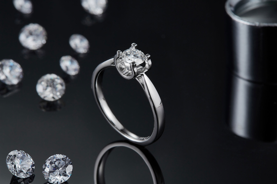 Quadrat weißer silberner Ring Moissanite 9K unbedeutender Heiratsschmuck CZ