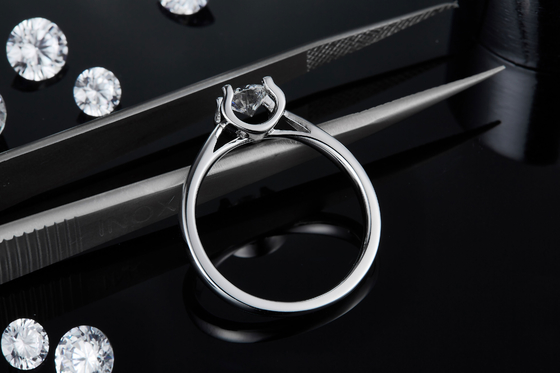 Quadrat weißer silberner Ring Moissanite 9K unbedeutender Heiratsschmuck CZ