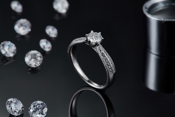 Minimalist entwirft Schmuck des Gold9k, Moissanite 925 silberner Ring Set