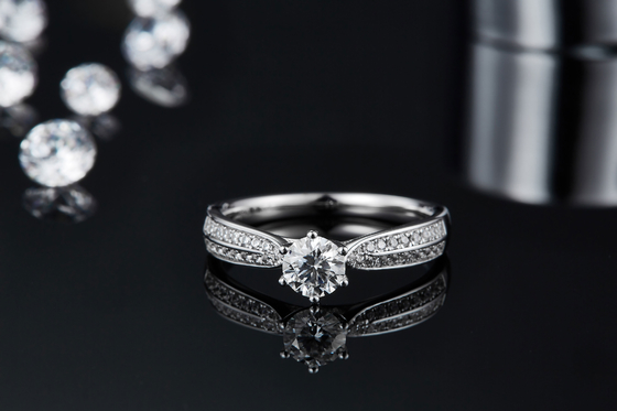 Minimalist entwirft Schmuck des Gold9k, Moissanite 925 silberner Ring Set