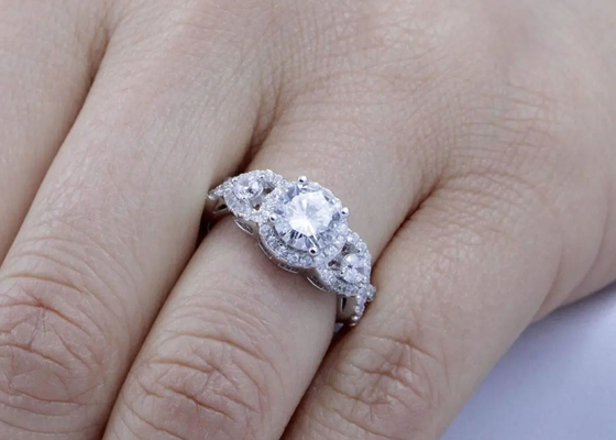Soem-ODM natürlicher Diamond Wedding Rings, Maß der Halo-Art-Freundschaftsring-6.5mm