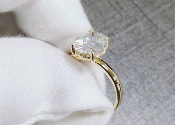 Goldmaterials 0.7×0.9cm 1.5ct ovale geschnittene Labor gewachsene Moissanite des Ring-14K Größe