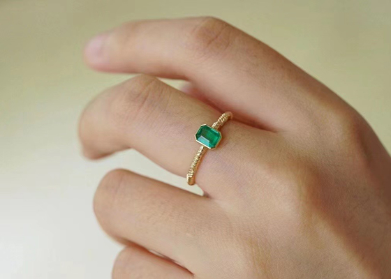 0.51ct natürlicher grüner Emerald Ring, 18K Gold Diamond Ring für die Heirat