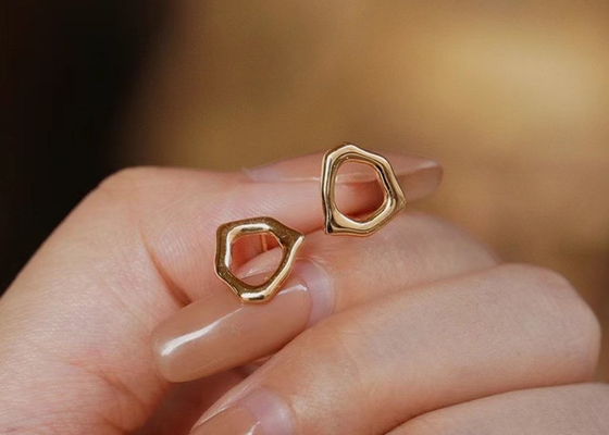 Unregelmäßiges des Kreis-9k Maß Goldder ohrring-8mm für Jahrestag
