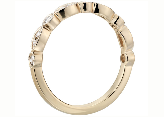 Halbe gelbes Goldband-Ring Fancy Cut Handhabung am Boden VS1 0.28ct der Ewigkeits-14K Greifer-Einstellung