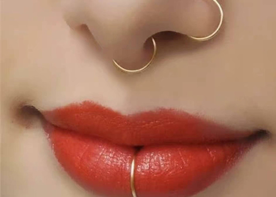 3mm formen einfaches Goldnasenpiercing L Stern-18K 0.6mm Stärke