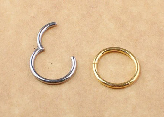 Periceing-Weißgold Clicker, Band-Ohrringe Soem-ODM des Gold14k für Jahrestag