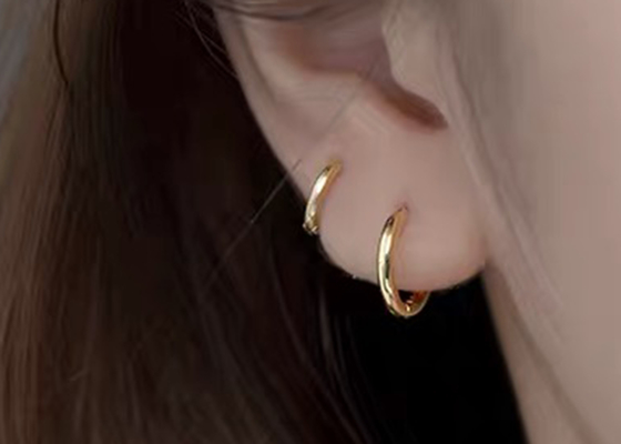 Sexy Goldband-Ohrringe ODM des Schnecken14k für Maß der Frauen-1.2mm×10mm