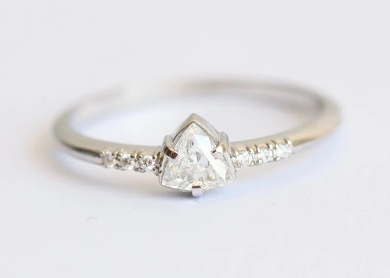 Mode wirklicher Diamond Jewellery Ring mit 4×4mm Dreieck-Stein ODM