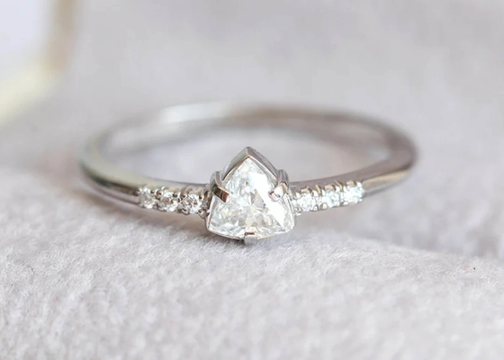 Mode wirklicher Diamond Jewellery Ring mit 4×4mm Dreieck-Stein ODM