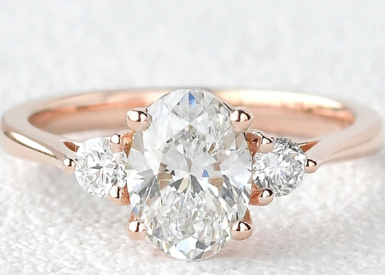 Form Gewichts 7×9mm Gold10k labor gewachsene Moissanite Ring White Oval Cut 2.1ct