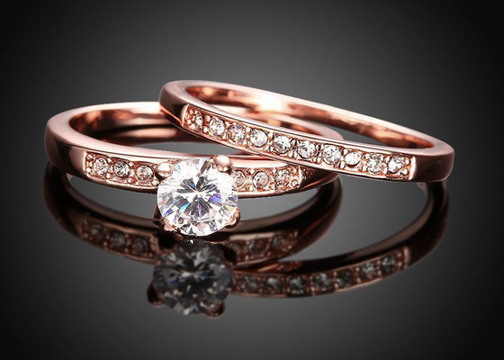 Soem Rose Gold Engagement And Wedding Ring Set mit Stein 0.44CT 5mm